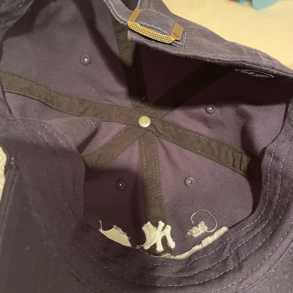 47 Adult 2024 MLB Postseason New York Yankees Navy Cleanup Baseball Hat NWT - Picture 7 of 8